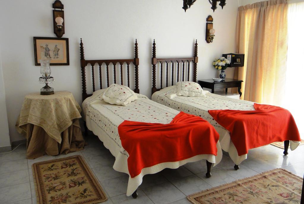 Casa Amarela Guesthouse Лагуш Экстерьер фото